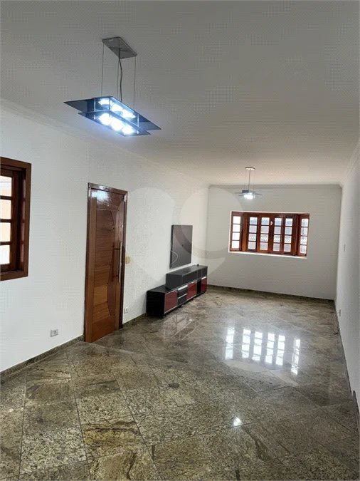 Sobrado à venda ou para alugar com 3 suítes em Vila Sônia, São Paulo, SP