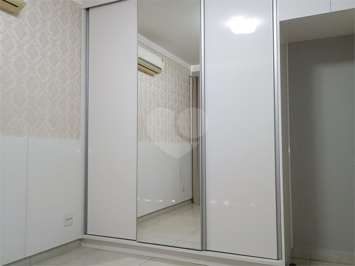 Sobrado à venda com 4 quartos, sendo 1 suíte, em Reserva San Gabriel, Ribeirão Preto, SP