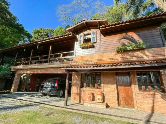 Casa à venda com 3 quartos, sendo 1 suíte,  no condomínio Associação Reserva das Hortênsias, Mairiporã - SP