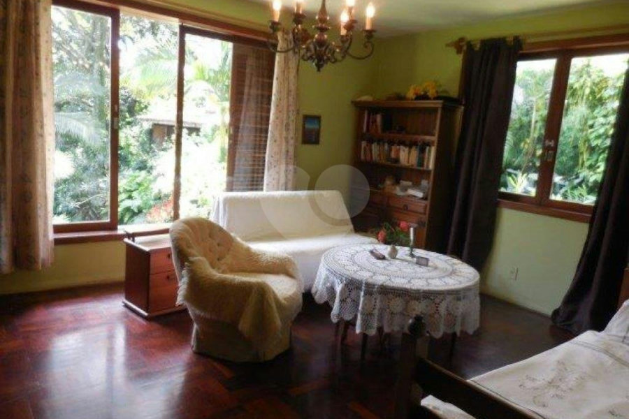 Casa à venda com 6 quartos, sendo 1 suíte, em Tremembé, São Paulo, SP
