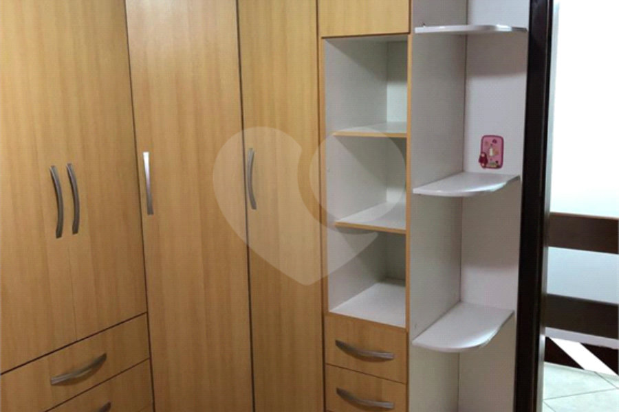 Casa à venda com 3 quartos, sendo 1 suíte, no condomínio Jardim das Pedras, São Paulo - SP
