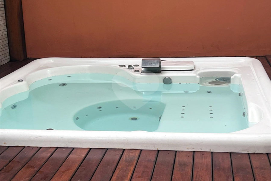 Casa à venda com 4 quartos, sendo 2 suítes, no condomínio Jornalista Américo Ariza, São Paulo - SP