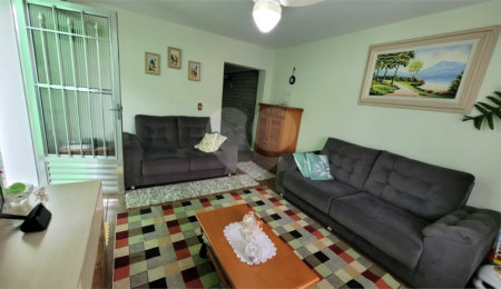 Casa à venda com 4 quartos, sendo 1 suíte,  em Parque Maria Domitila, São Paulo, SP