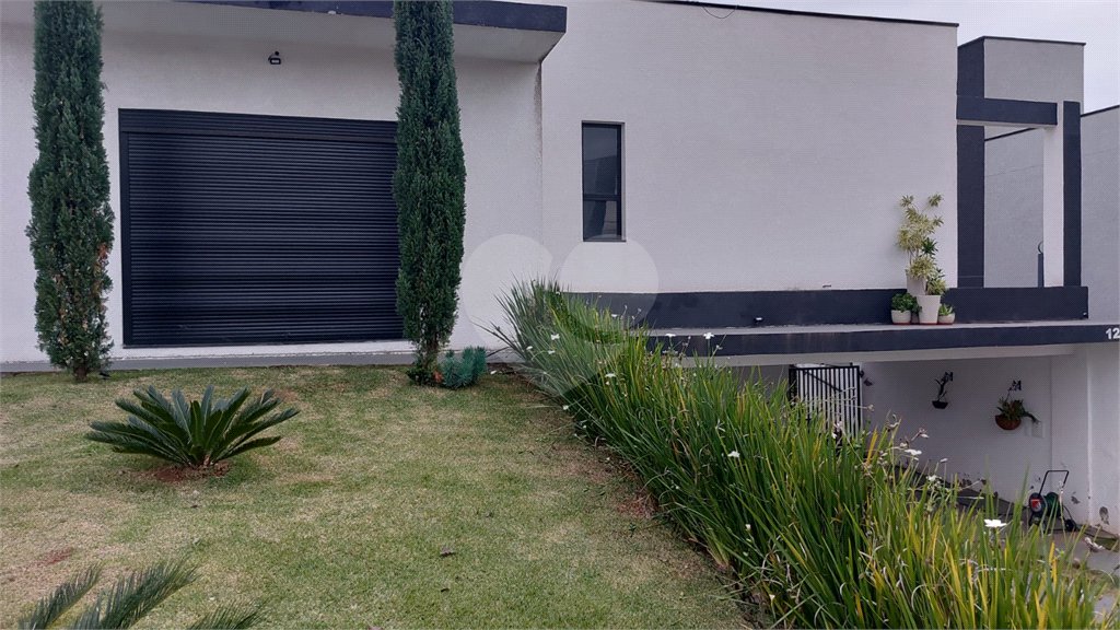 Casa à venda ou para alugar com 4 quartos, sendo 3 suítes, no condomínio Figueira Garden, Atibaia - SP