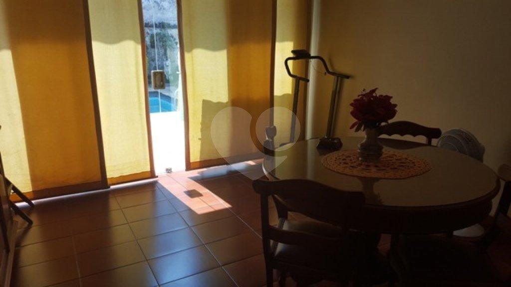 Sobrado à venda com 4 quartos, sendo 1 suíte, em Tremembé, São Paulo, SP