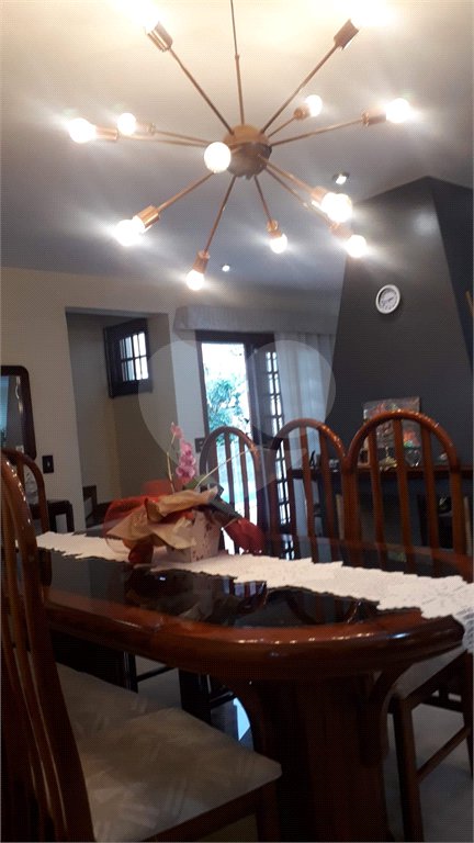 Casa à venda com 5 quartos, sendo 3 suítes,  em Vila Oliveira, Mogi das Cruzes, SP