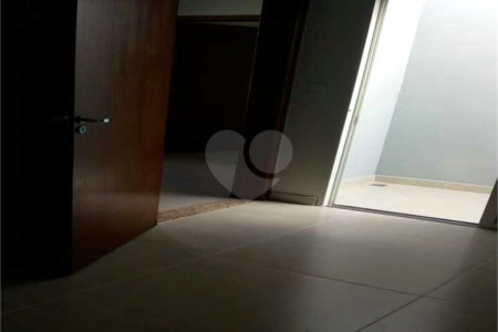 Sobrado à venda com 3 quartos em Parque São Lourenço, Indaiatuba, SP