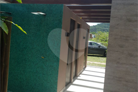 Casa à venda ou para alugar com 4 suítes no condomínio Sambaqui, São Sebastião - SP