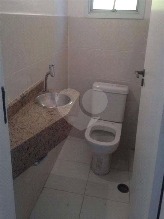 Casa à venda com 3 quartos, sendo 2 suítes, no condomínio Residencial Vegas, São Paulo - SP