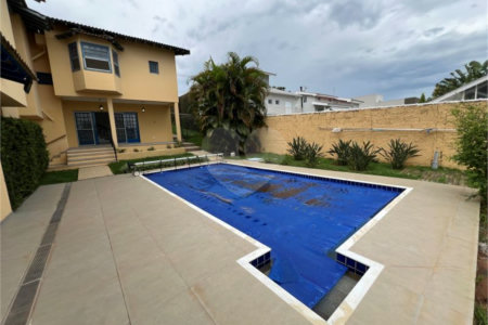 Casa à venda ou para alugar com 4 quartos, sendo 3 suítes, no condomínio Estância Marambaia, Vinhedo - SP