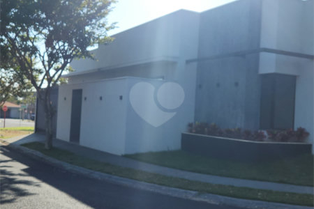 Casa à venda com 3 quartos, sendo 1 suíte, no condomínio Jd. Parque Alvorada, Araraquara - SP