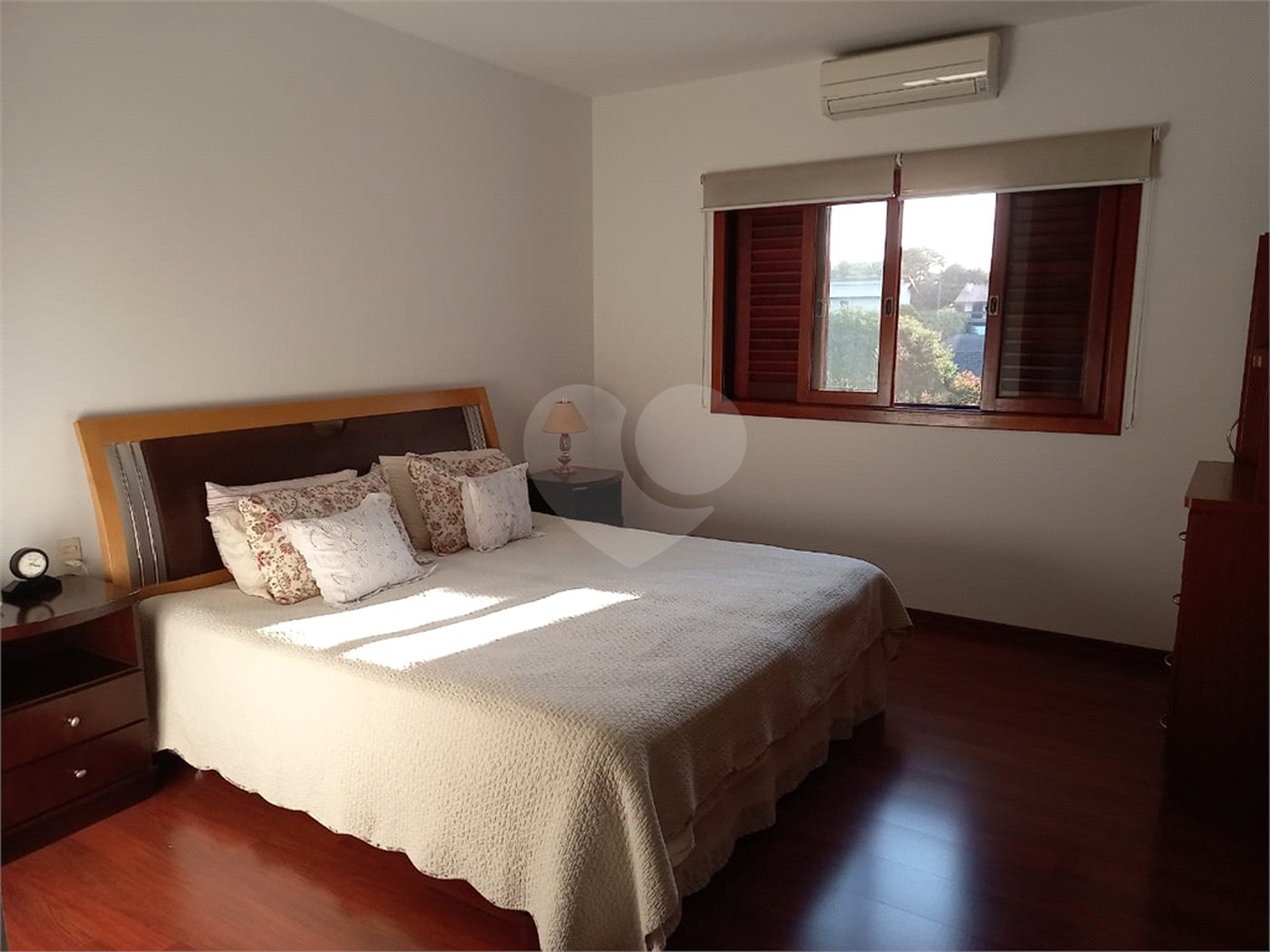 Casa à venda com 4 quartos, sendo 1 suíte, no condomínio Vale do Itamaracá, Valinhos - SP