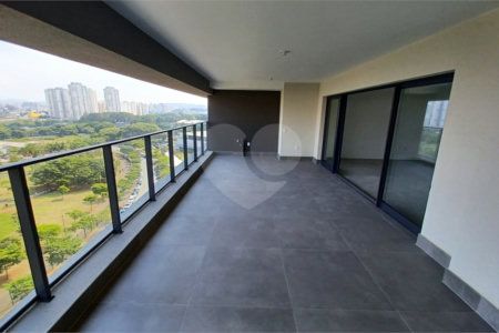 Apartamento à venda com 4 quartos, sendo 2 suítes,  em Água Branca, São Paulo, SP