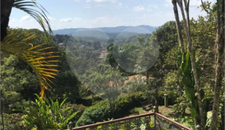 Casa à venda com 6 quartos, sendo 5 suítes,  em Roseira, Mairiporã, SP