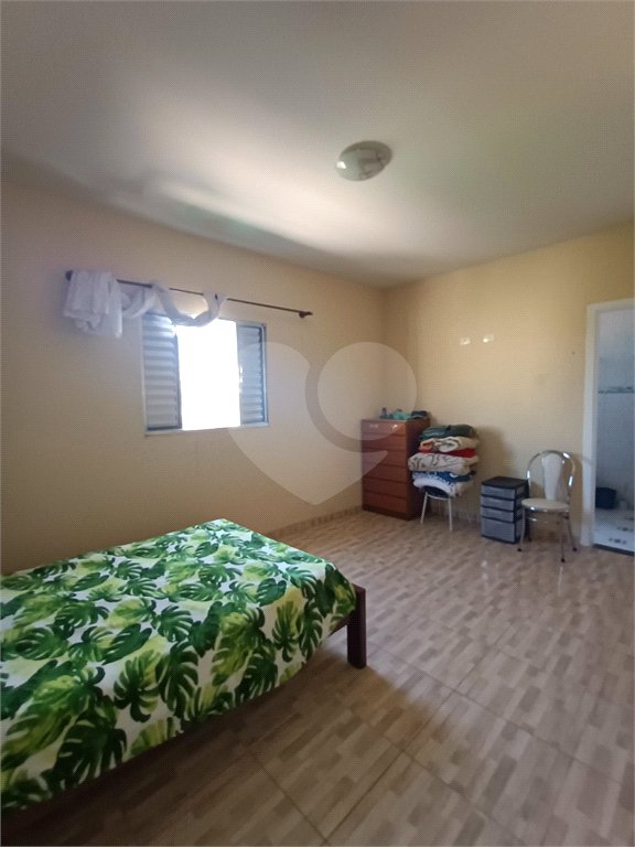Casa à venda com 4 quartos, sendo 1 suíte, no condomínio Shangri-la, Atibaia - SP