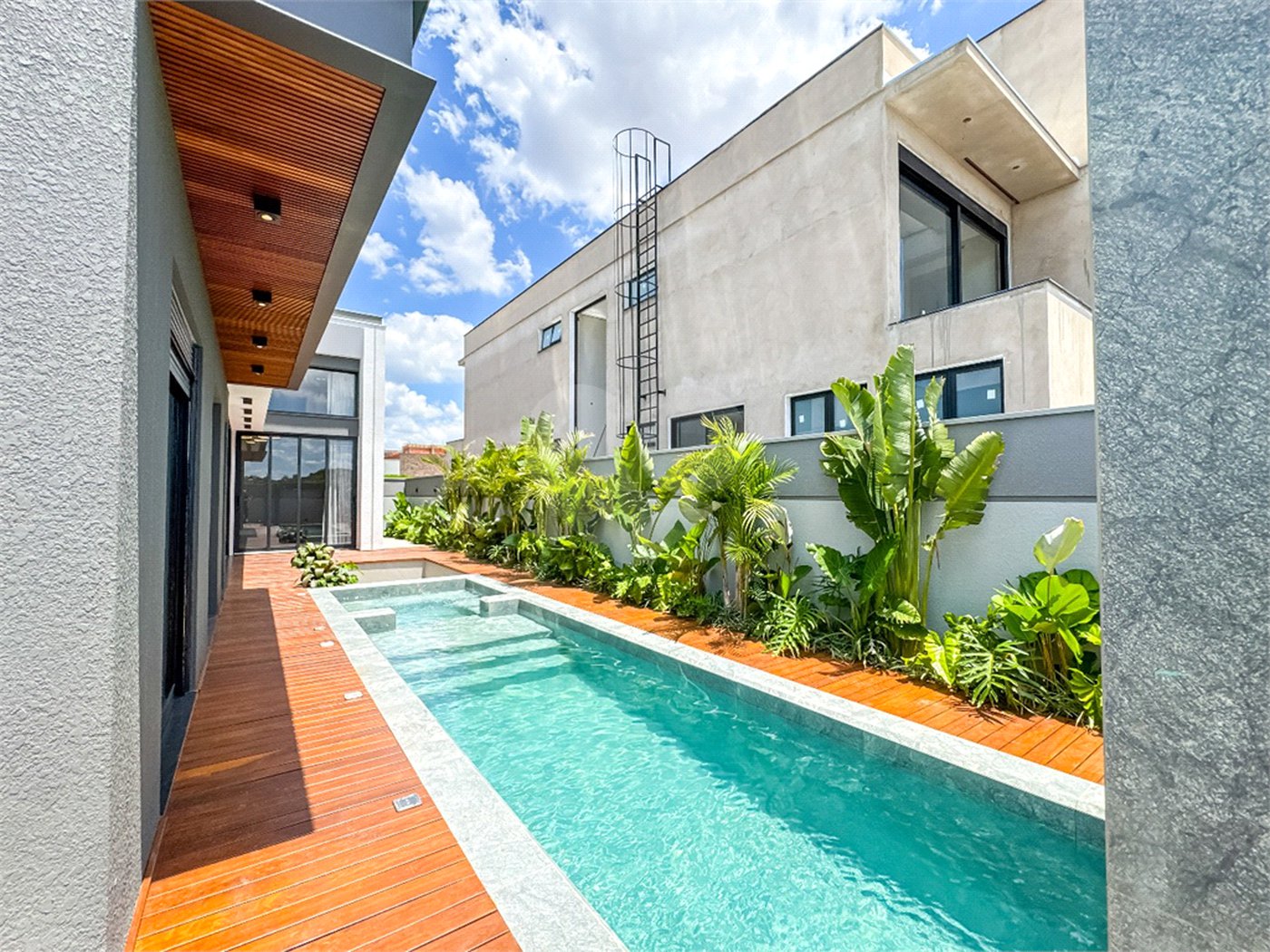 Casa à venda com 3 suítes no condomínio Villa dos Pinheiros, Indaiatuba - SP
