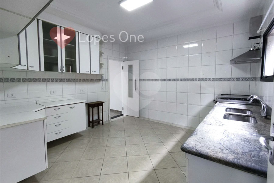 Casa à venda com 3 quartos, sendo 2 suítes, no condomínio Filipe de Vitry, São Paulo - SP