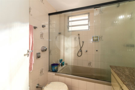 Apartamento à venda com 2 quartos em Moema, São Paulo, SP