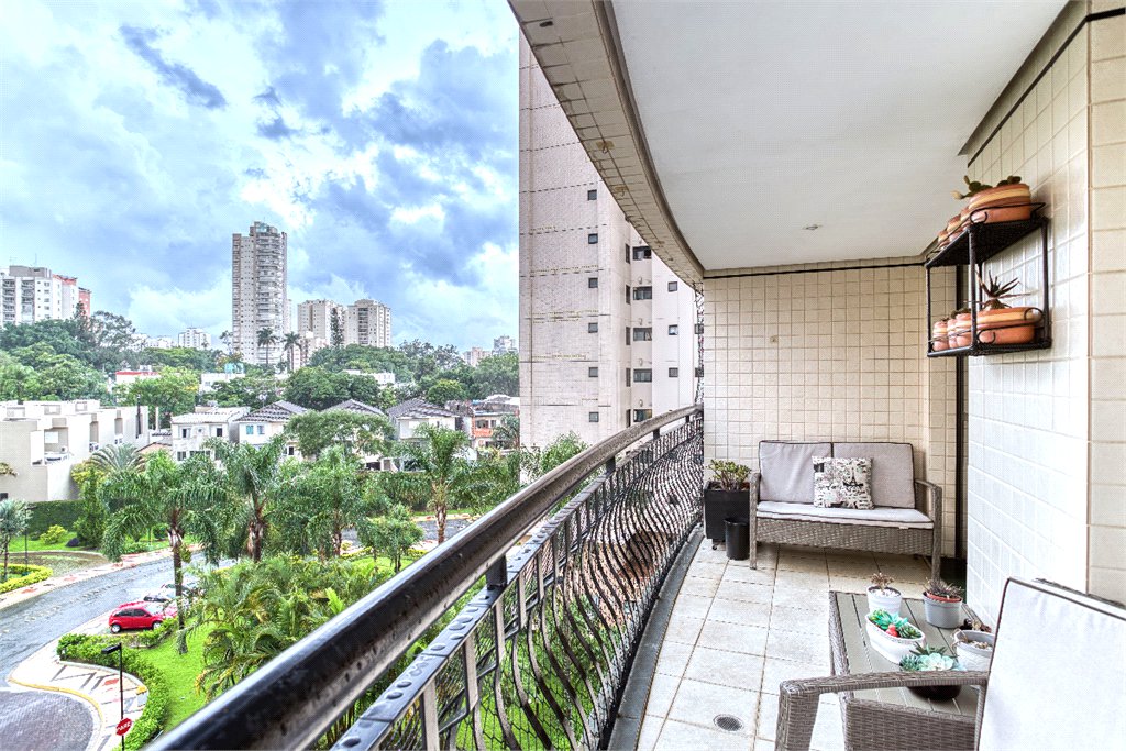Apartamento à venda com 4 quartos, sendo 3 suítes, em Alto da Boa Vista, São Paulo, SP