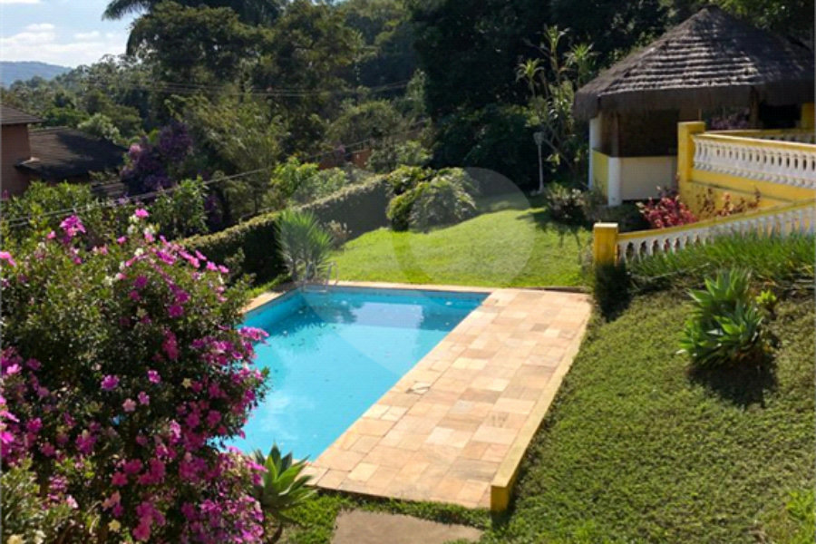 Casa Térrea à venda com 4 quartos, sendo 2 suítes, em Roseira, Mairiporã, SP