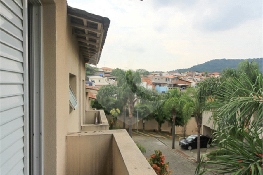 Casa à venda com 3 quartos, sendo 1 suíte, no condomínio Village St. Louis, São Paulo - SP