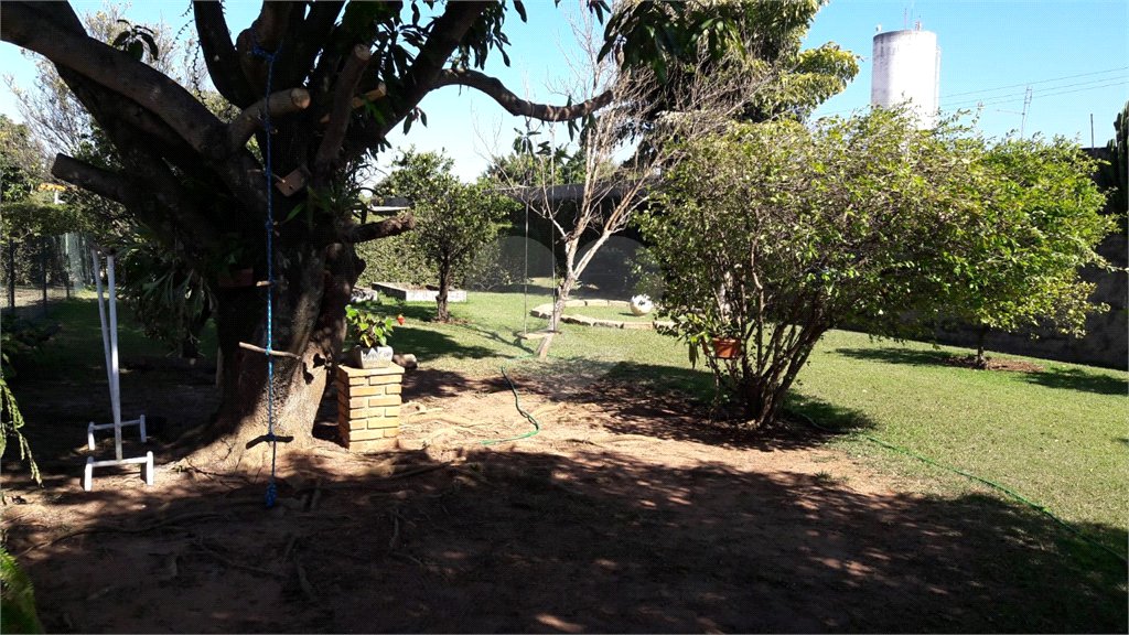 Casa à venda com 4 quartos, sendo 2 suítes, no condomínio Monte Belo, Salto - SP