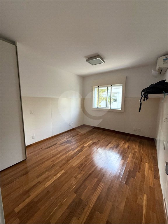 Casa à venda com 4 suítes no condomínio East Village, São Paulo - SP