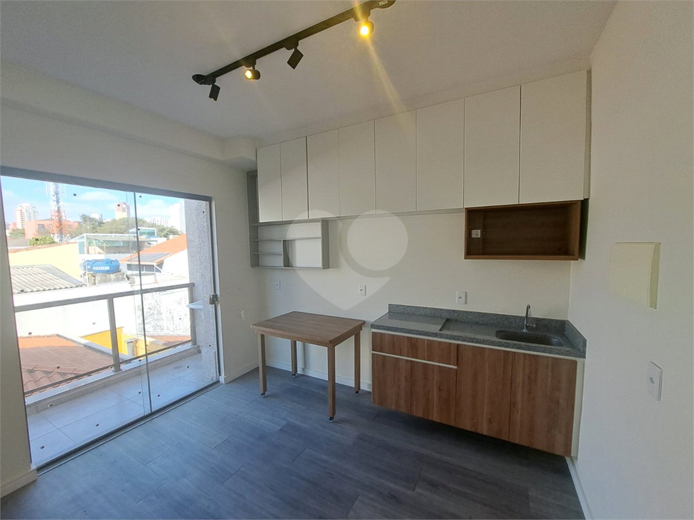 Studio de 35m2 à venda reformado com varanda na Vila Clementino