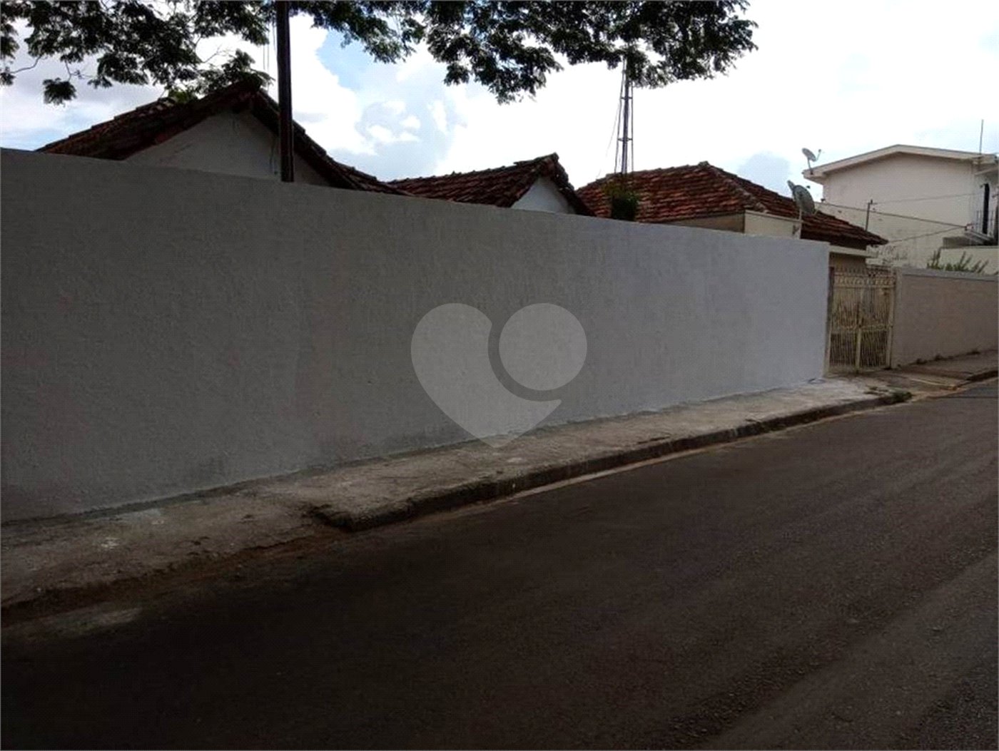 Terreno com 942,00 m² .