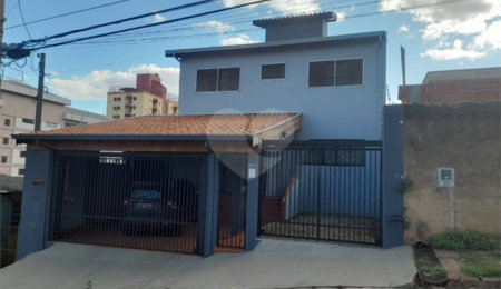 Casa à venda com 3 quartos, sendo 1 suíte, no Centro, São Carlos, SP