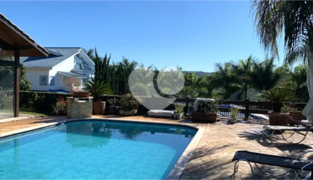 Casa à venda com 4 suítes no condomínio Suíça da Cantareira, Mairiporã - SP