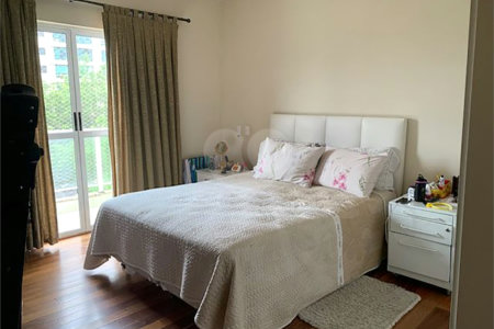 Sobrado à venda com 3 quartos em Vila Paulicéia, São Paulo, SP