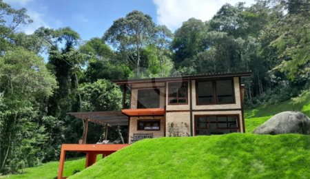 Casa à venda com 3 quartos, sendo 1 suíte, no condomínio Sausalito, Mairiporã - SP