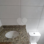 Casa térrea em Atibaia com 3 suítes, sala 2 ambientes, 2 vagas garagem, excelente localização, pronta para morar
