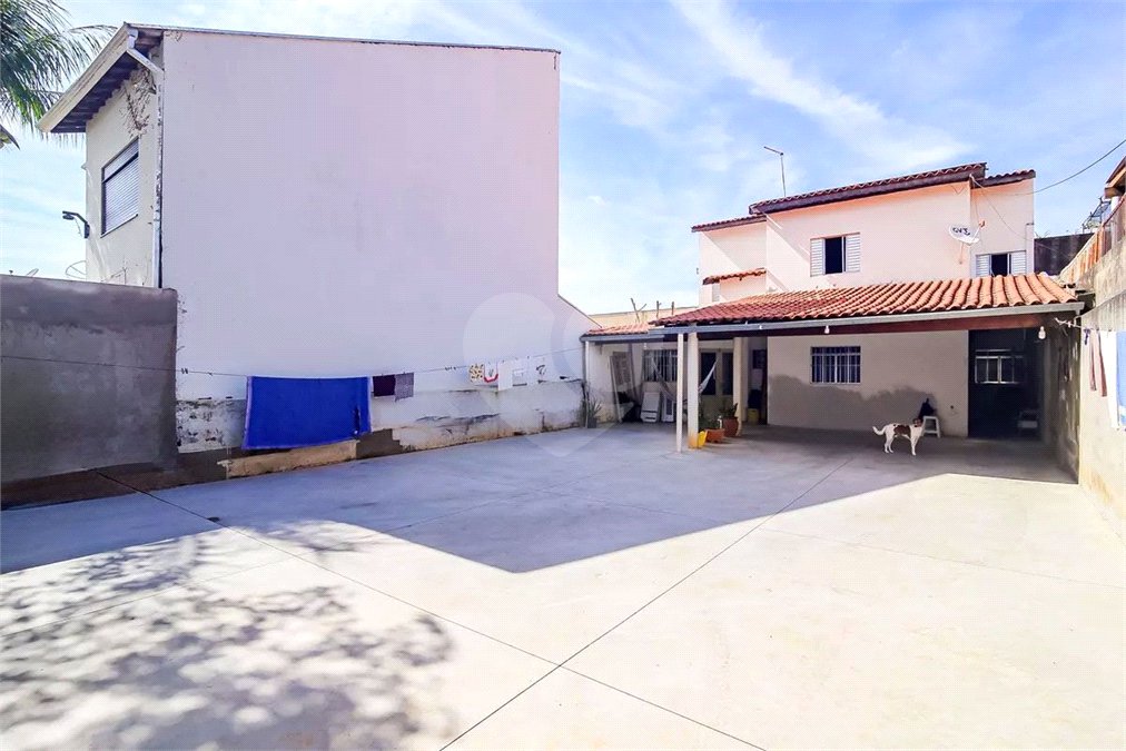 Sobrado à venda com 4 quartos, sendo 1 suíte, em Residencial Monte Verde, Indaiatuba, SP