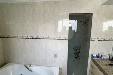 Casa à venda com 5 quartos, sendo 1 suíte, no condomínio Residencial Green Ville, Rio de Janeiro - RJ