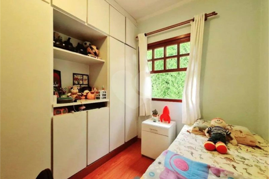 Casa à venda com 3 quartos, sendo 1 suíte, no condomínio Flores de Laet, São Paulo - SP