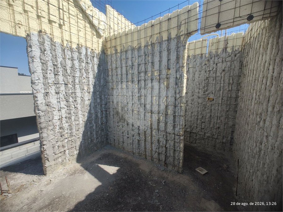Terreno 810 metros à venda em Atibaia com projeto aprovado exclusivo de alto padrão com construção inacabada