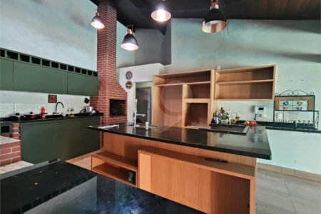 Casa Térrea à venda com 4 quartos, sendo 1 suíte, em Vila Mazzei, Itapetininga, SP