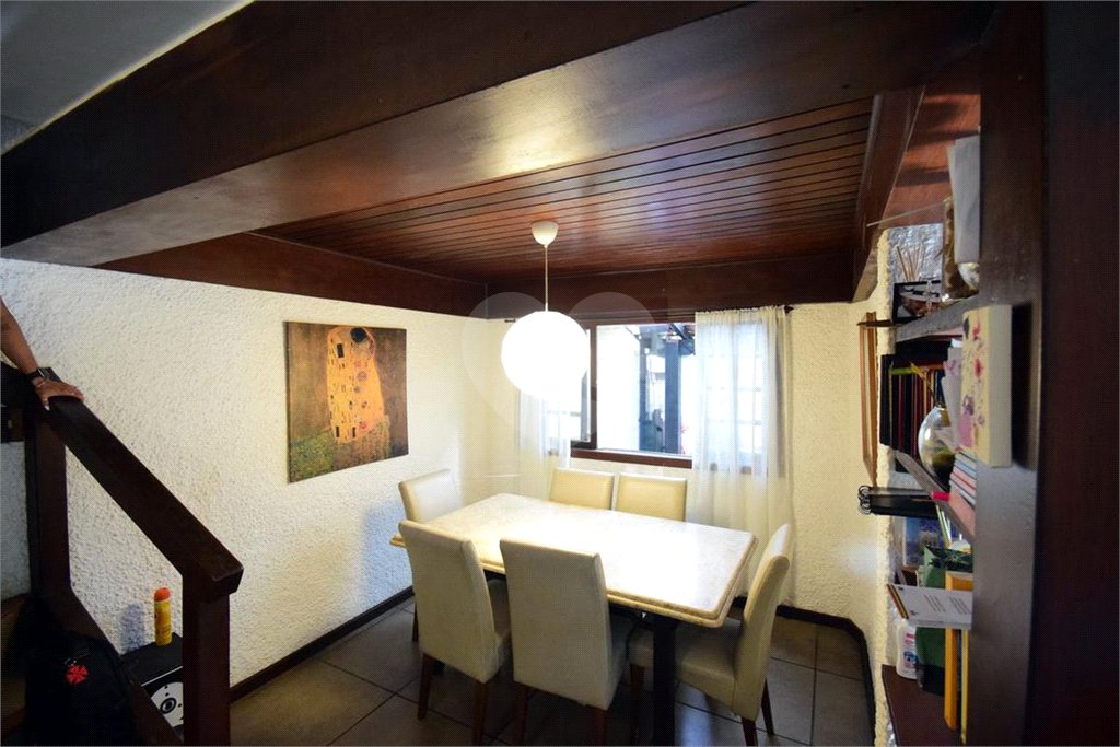 Casa à venda com 5 quartos, sendo 1 suíte, no condomínio Vivendas, Rio de Janeiro - RJ