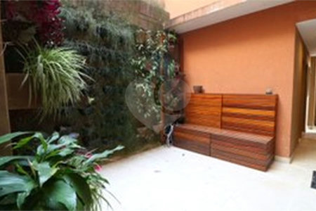 Sobrado à venda com 4 quartos, sendo 3 suítes, em Paraíso do Morumbi, São Paulo, SP