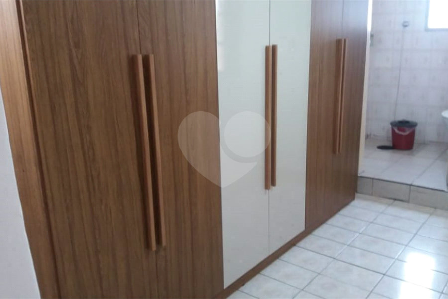Sobrado à venda com 4 quartos em Jardim Guairaca, São Paulo, SP