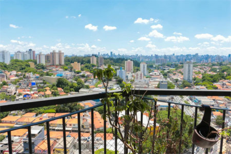 Apartamento à venda com 3 quartos, sendo 1 suíte,  em Vila Gomes, São Paulo, SP