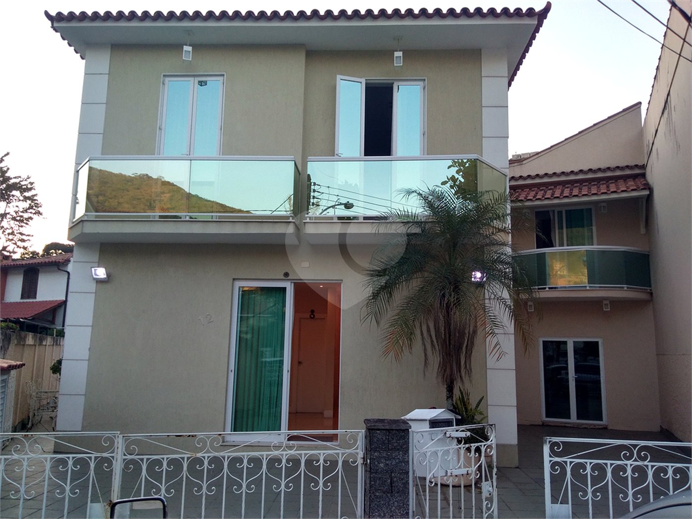 Casa à venda com 3 quartos, sendo 1 suíte,  no condomínio Conselheiro Ferraz, Rio de Janeiro - RJ