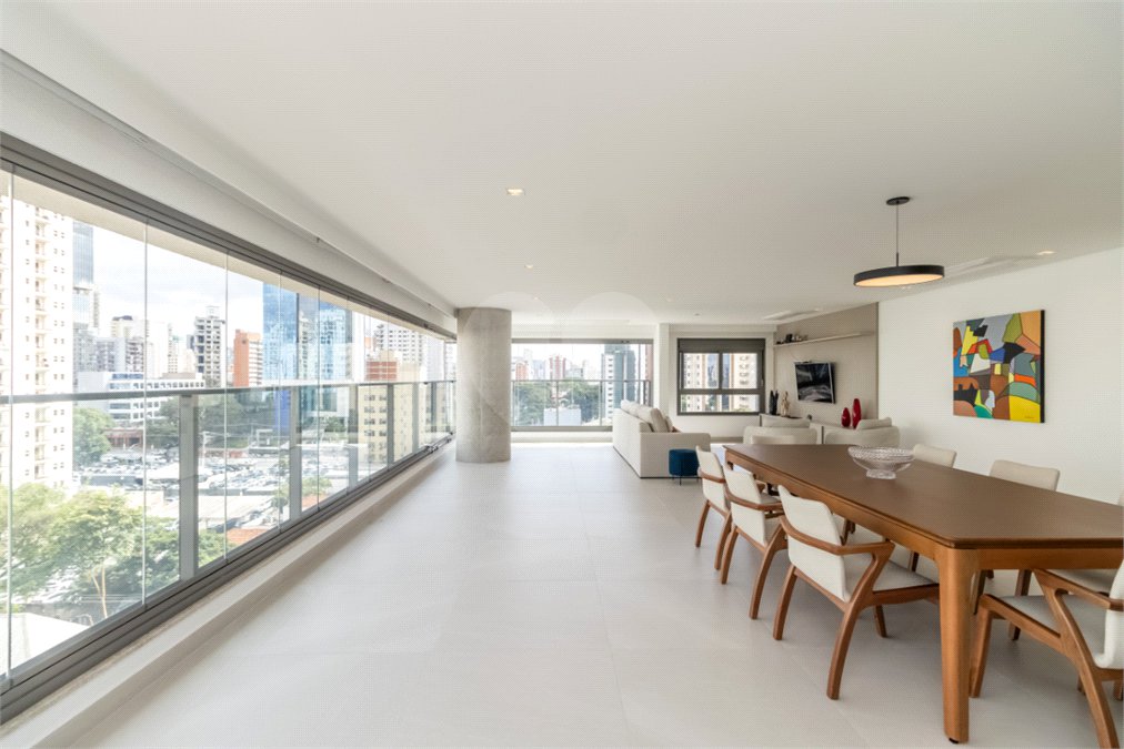 Apartamento à venda com 3 suítes em Campo Belo, São Paulo, SP