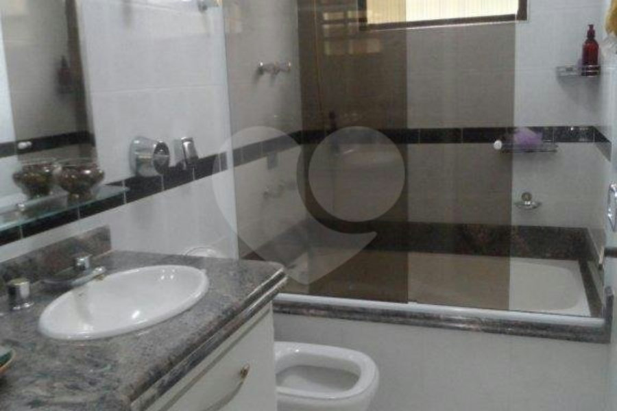 Sobrado à venda com 3 quartos, sendo 1 suíte, em Jardim Virginia Bianca, São Paulo, SP