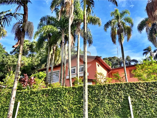 Casa à venda com 6 quartos, sendo 2 suítes,  no condomínio Associação Reserva das Hortênsias, Mairiporã - SP