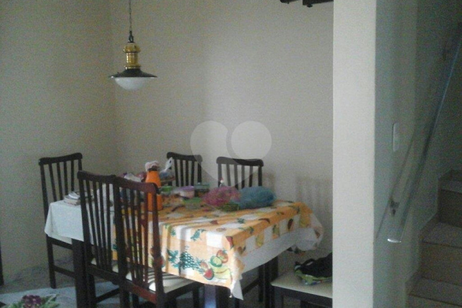 Casa de Vila à venda com 4 quartos, sendo 1 suíte, no condomínio Travessa Isadora,4, São Paulo - SP