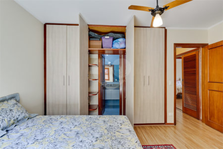 Casa à venda com 3 quartos, sendo 2 suítes, no condomínio Granja do Morumbi, São Paulo - SP