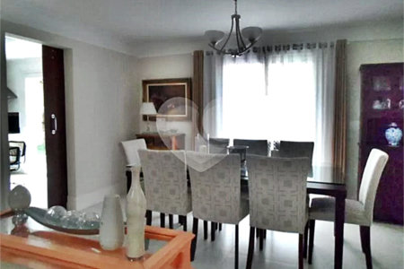 Casa à venda com 4 suítes no condomínio Chácara das Rosas, São Paulo - SP